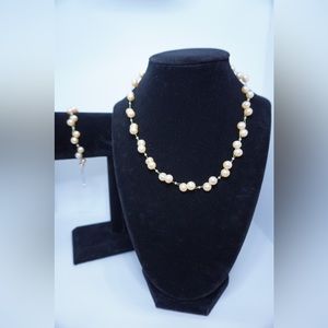 Fresh Water Pearl Necklace and bracelet set
